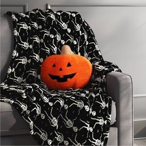 Hyde & EEK! Boutique Halloween Skeleton Printed Throw Blanket 60" x 50”